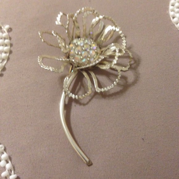 Flower rhinestone brooch - Picture 2 of 5